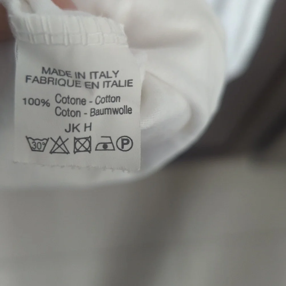 Brandy Melville White Long Sleeve Top - Great Condition - Picture 4 of 4